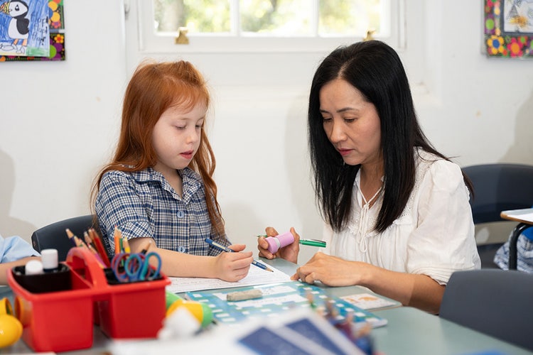 One student and one teacher interactiing.